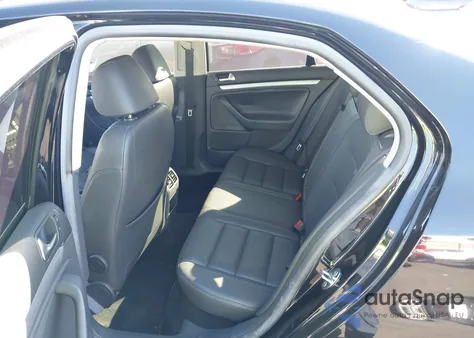 2008 Volkswagen Jetta Wolfsburg Edition z USA, uszkodzony, nr VIN 3VWRA71K08M195164